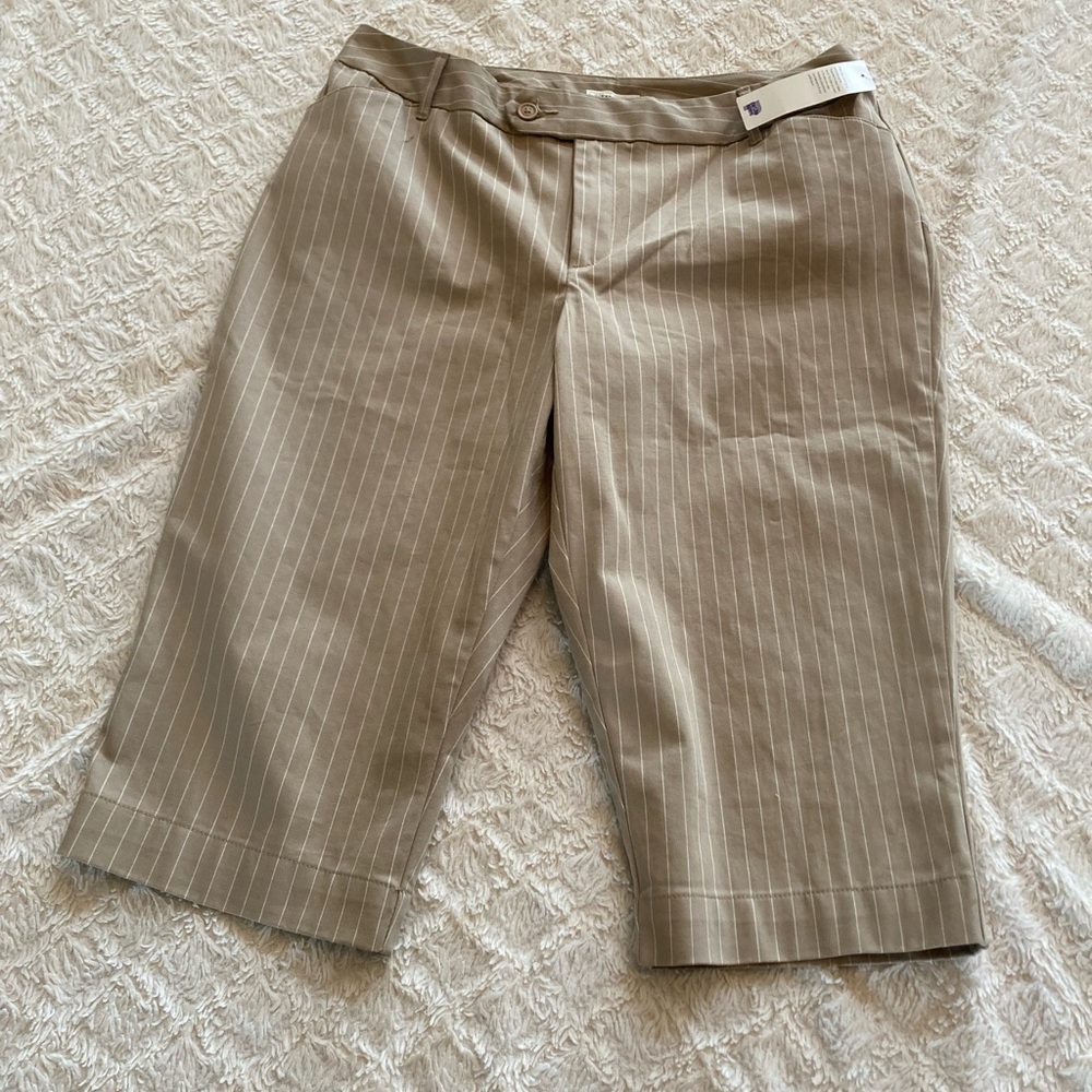 NWT St. John’s Bay Stylish Beige Stripe Capri Pants Sz 16P